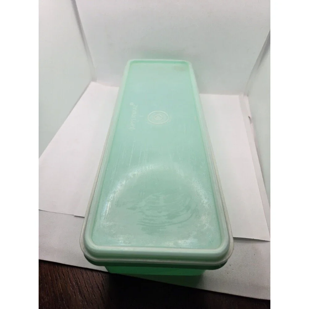 Tupperware Jadite Green Celery Keeper Container 782-8 w/Lid
